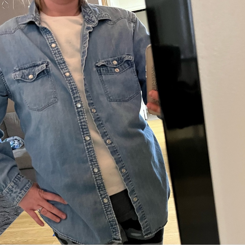 EXPRESS denim shirt gently used embroidered hearts ❤️ on back size L - Picture 4 of 15